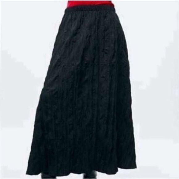 Zara Dresses & Skirts - Zara Black Wrinkled Midi Skirt(Size XS-S)